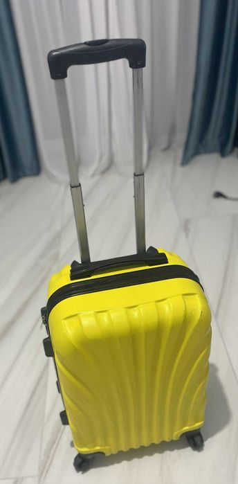 Troller voiaj galben