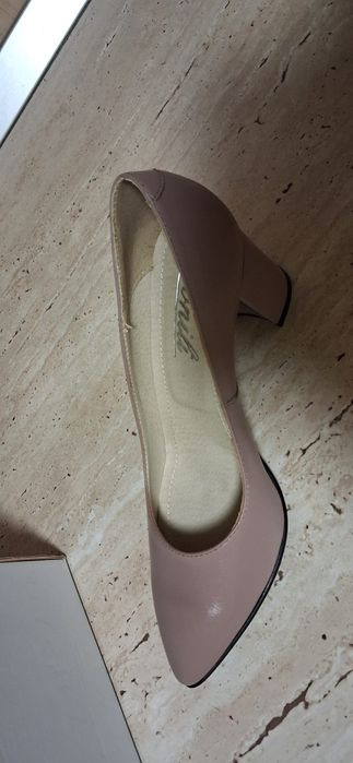 Pantofi cu toc 35