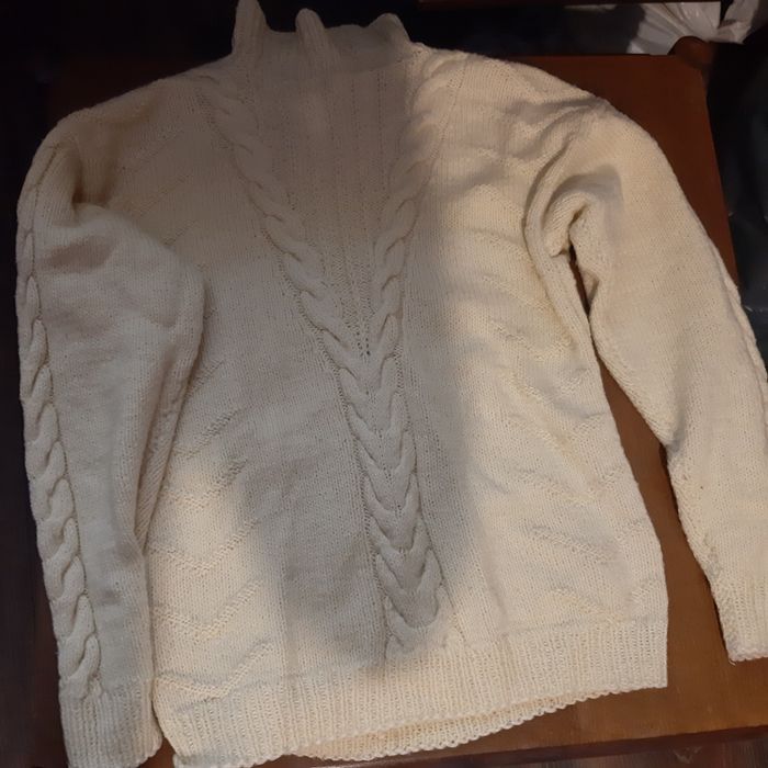 Пуловер малък размер