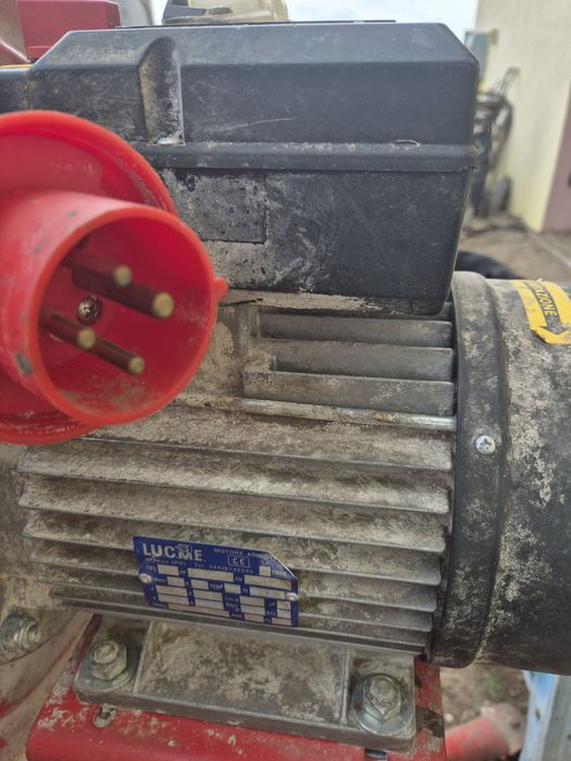 Moară cu ciocanele 380 v