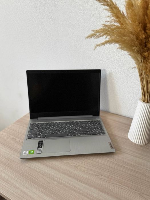 Срочно продам ноутбук Lenovo IdeaPad 3