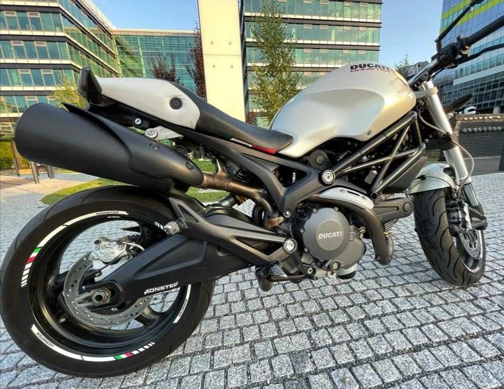 Ducati Monster 696