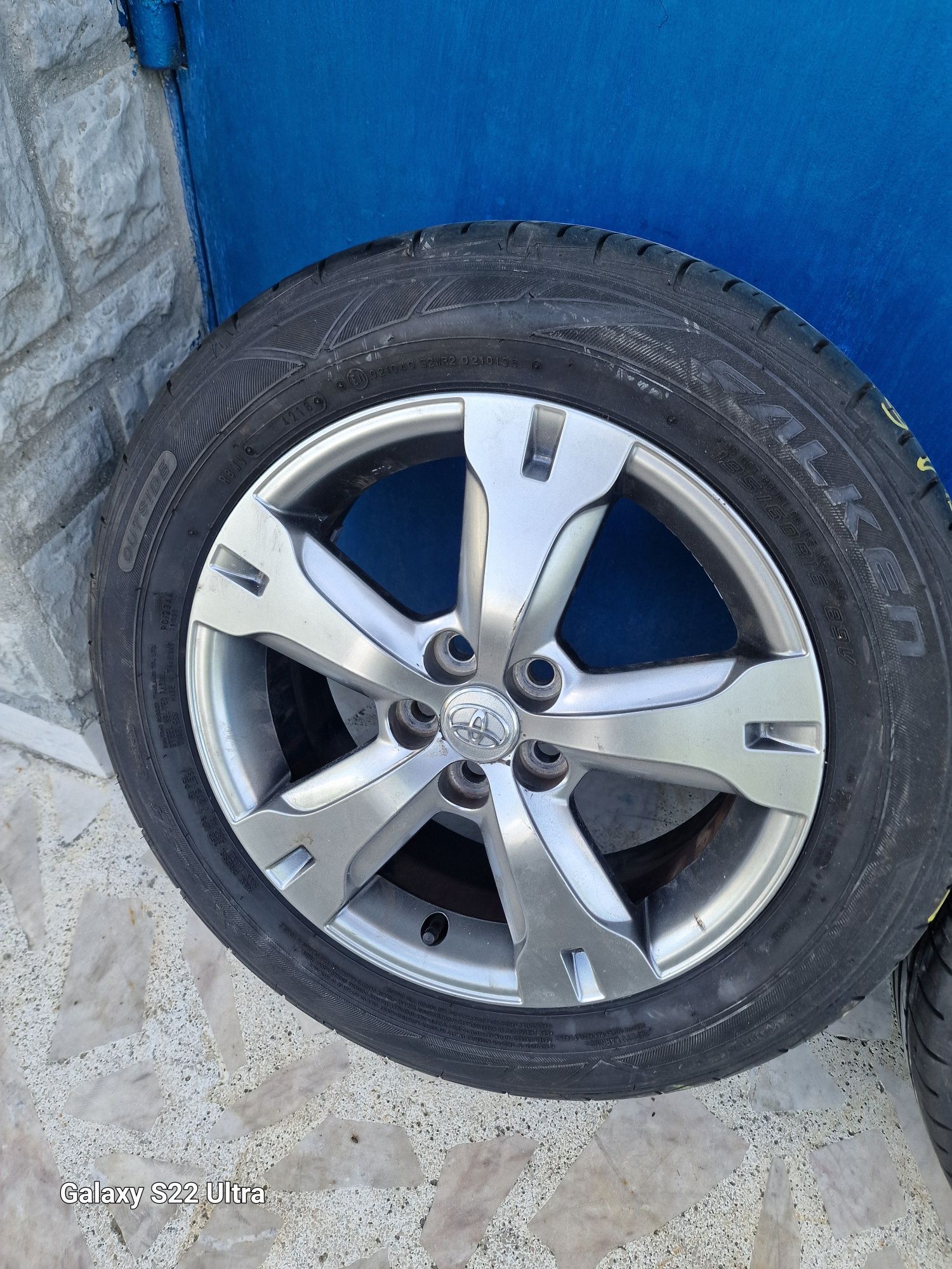 Toyota  Auris 16 цола +гуми 195 60 16 оригинални  Замъка Ямбол
