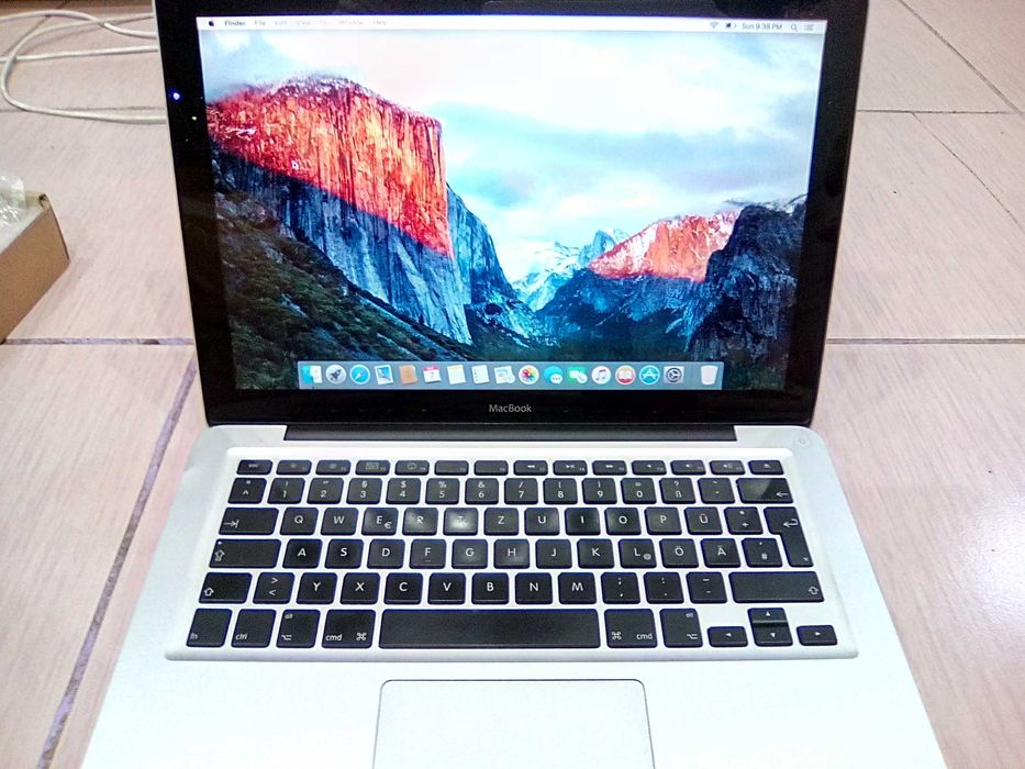 MacBook(13.3-inch)/Intel Core 2 Duo,2GHz/4gb RAM/500 GB HDD/El Capitan