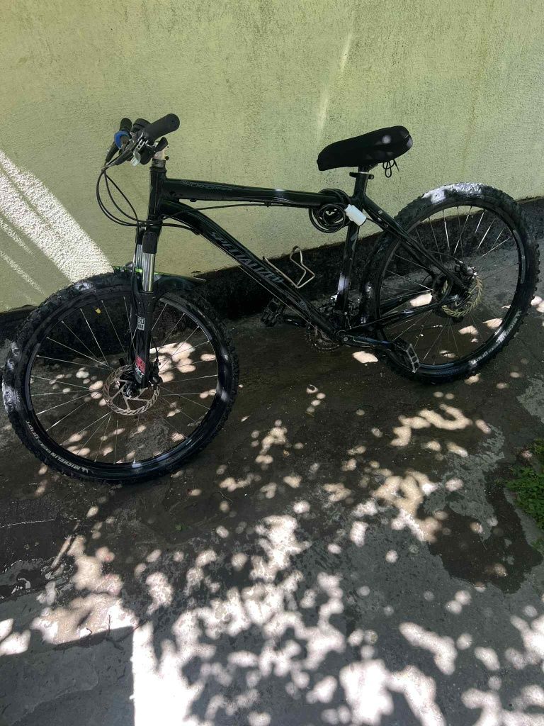 Vând bicicleta specialized rockhopper