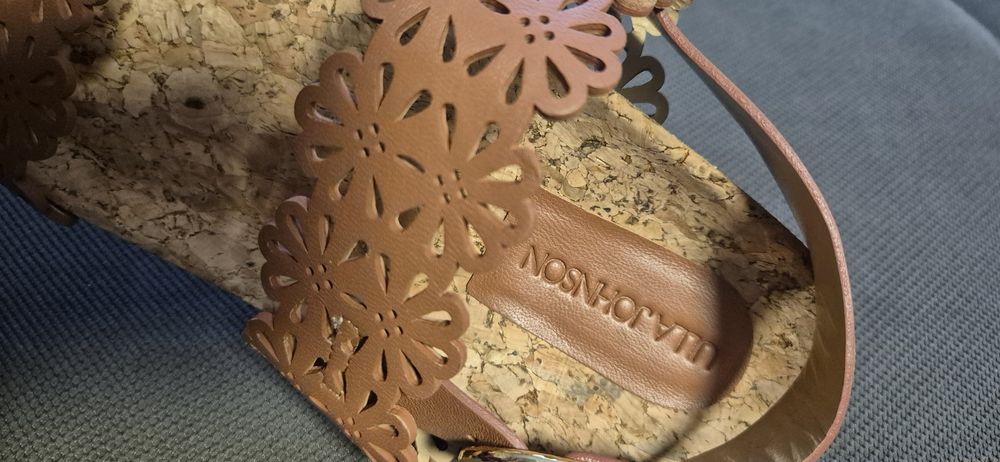 Sandale din piele noi