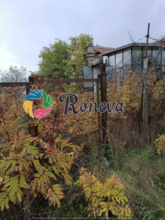 Дворно място с къща с.Новаково