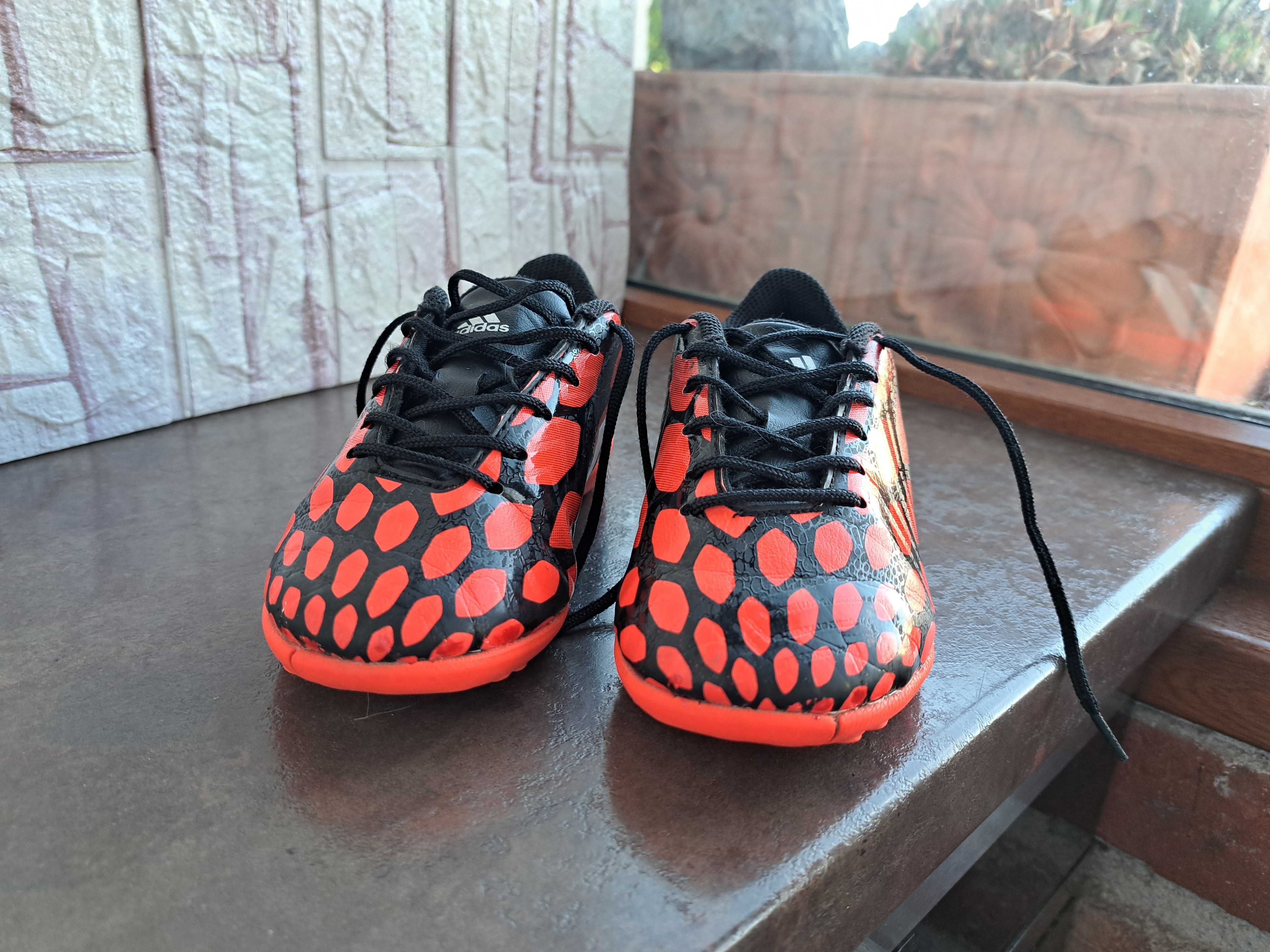 футболни стоножки,маратонки,кецове,спортни обувкиAdidas,адидас,30