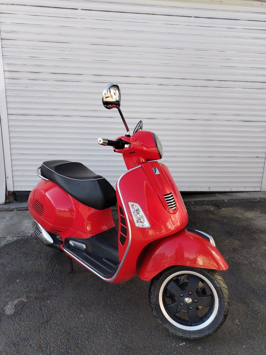 Scuter Piaggio Vespa Gts 300 ie super sport