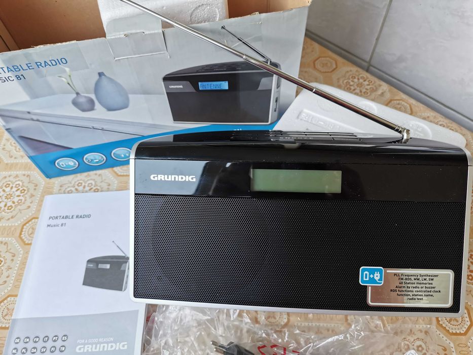 Vand aparat radio portabil Grundig Music 81,ca nou, pret 400 lei!