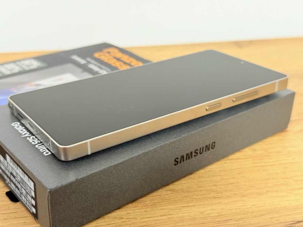 Samsung Galaxy S25 Ultra Чисто нов!!!