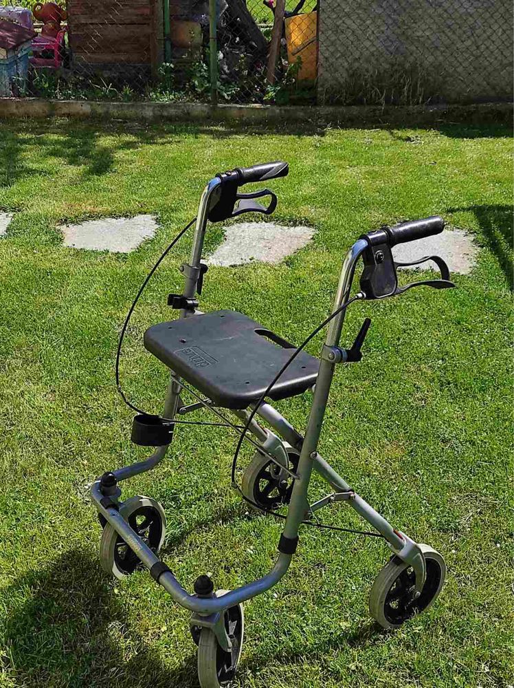 Сгъваема инвалидна количка