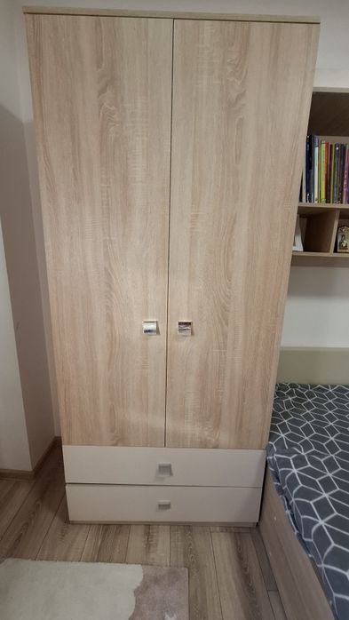 Dormitor copii cu dulapuri si birou