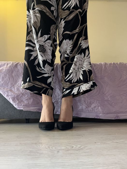 Vând rochie de ocazie+ pantofi cadou (rochia purtată doar la majorat)