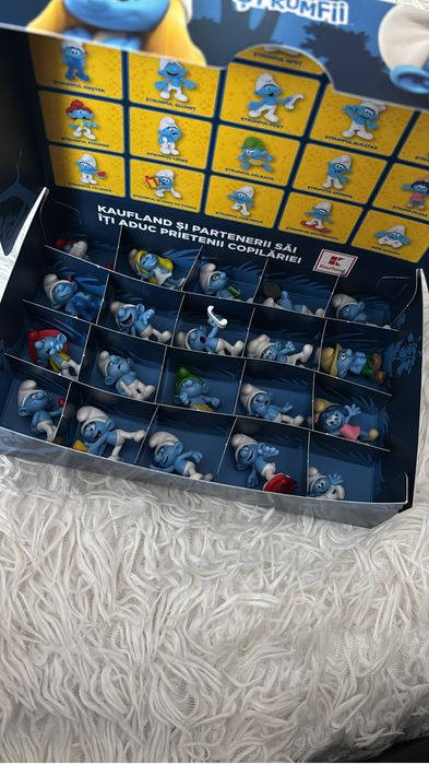 Vand colectie strumfi FARA ALBUM!