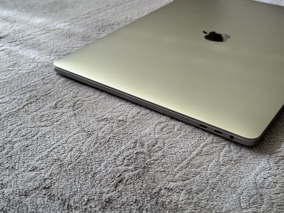 Отличен 15.4’ Core i9/32GB Ram/Macbook Pro 15’ 2019/1TB SSD/Radeon 4GB