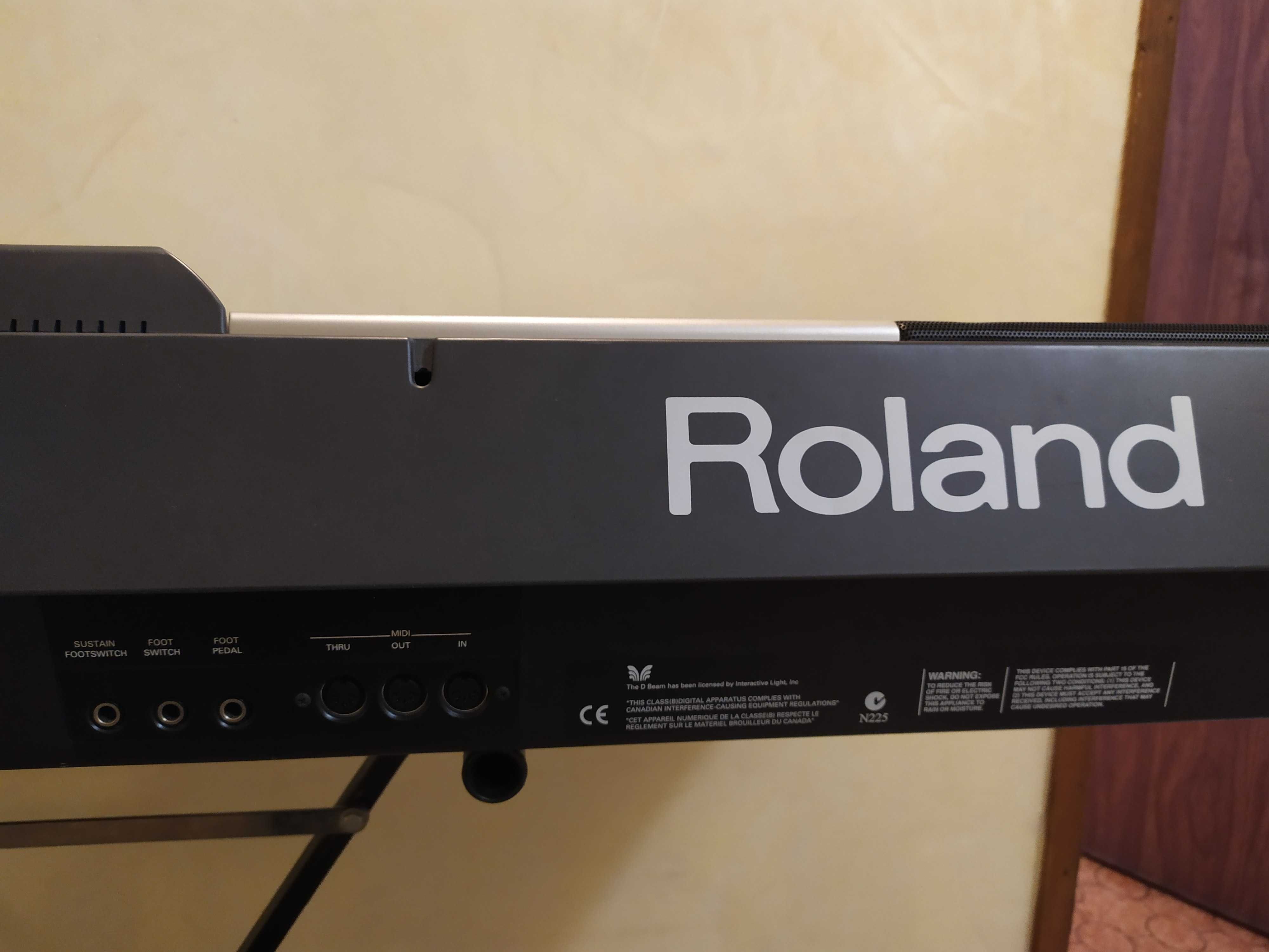 Синтезатор , клавир аранжор Roland VA-7 VariPhrase .