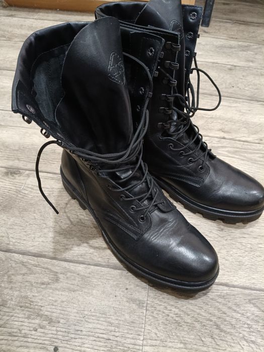 Ботинки с высоким берцем.