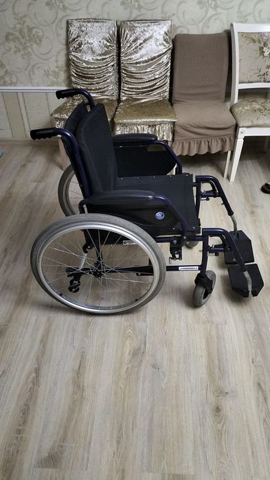 Продам инвалидную коляску почти новый.