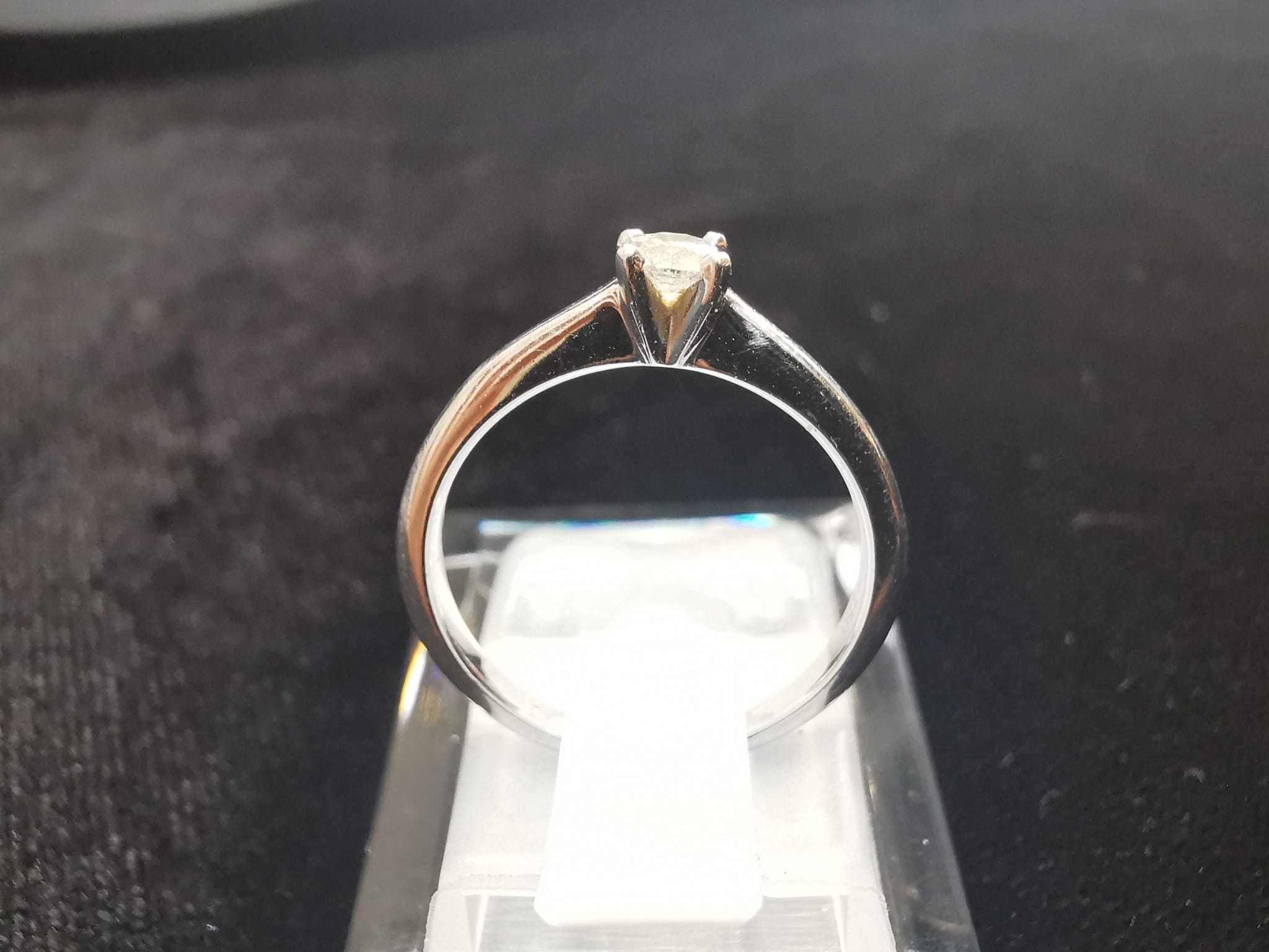 Inel de logodna cu diamant