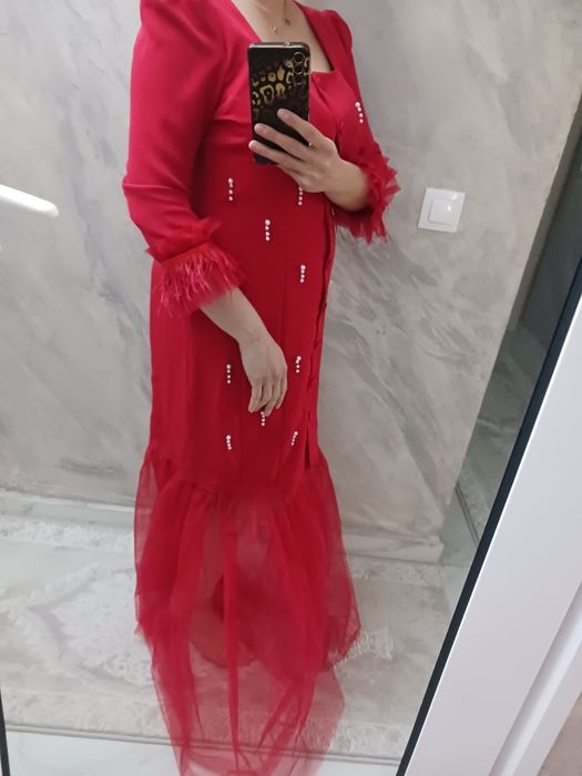 Официална червена рокля