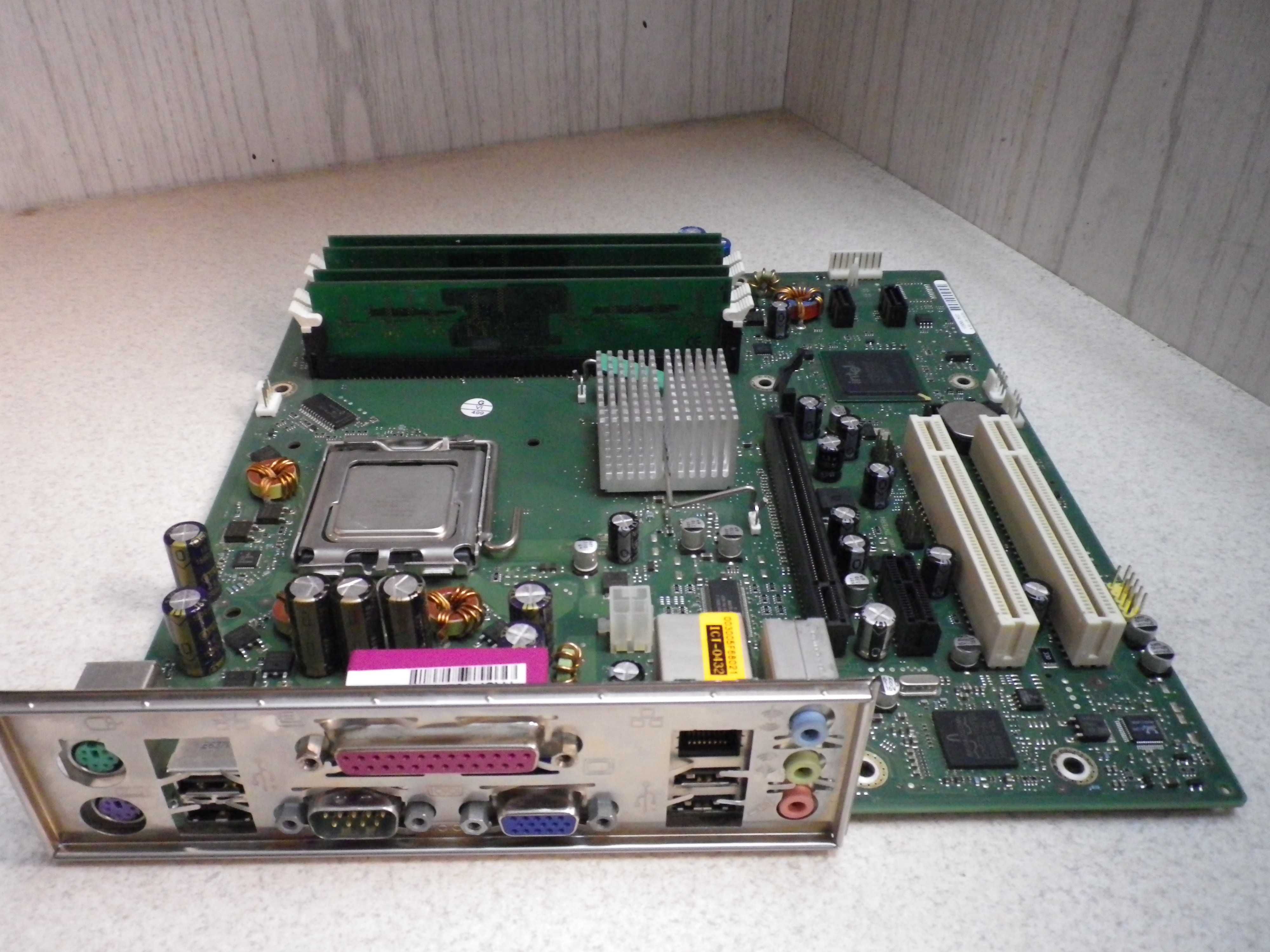 Комплект Fujitsu Siemens D2151-A1/Pentium 4 531 3.00GHz/Kingston 2GB