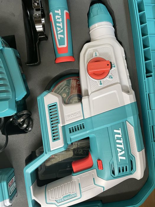 Set 3 scule pe acumulator Total 20 v (polizor bormasina)