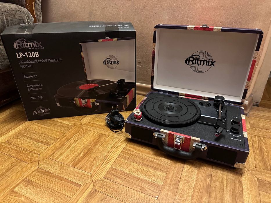 Виниловый проигрыватель Ritmix + более 30 пластинок в комплекте