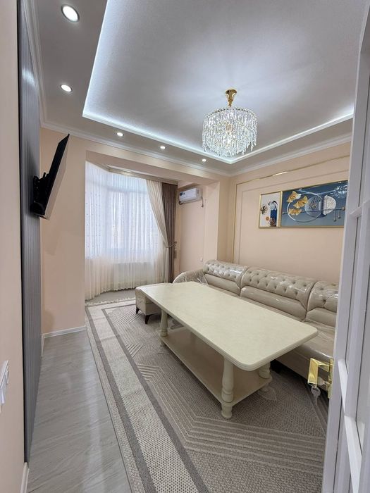 Vokzal karavan magazinni oldida 2 xona kvartira sotiladi
