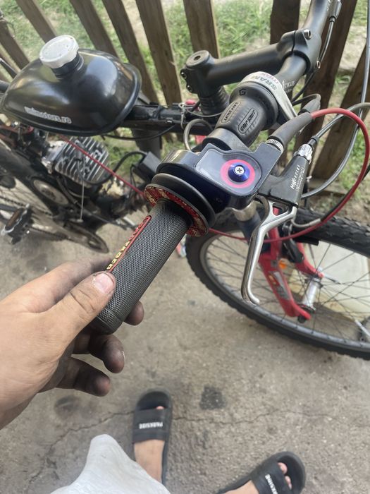 Vand bicicleta cu motor 70 cc racing