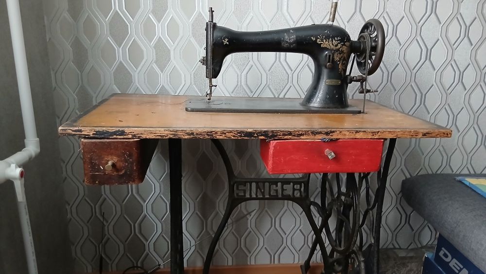 Продам швейную машинку singer