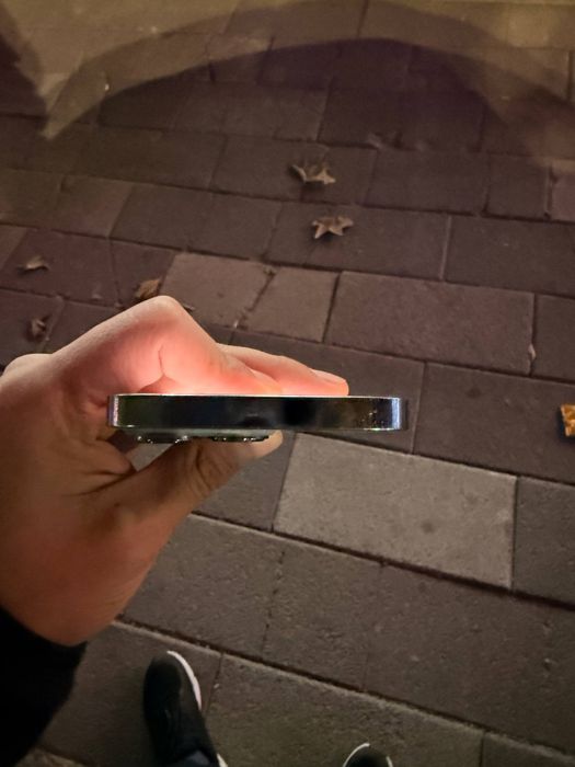 Ayron 13pro holati edeyal chaqa chiqa joylari yuq murojaat uchun