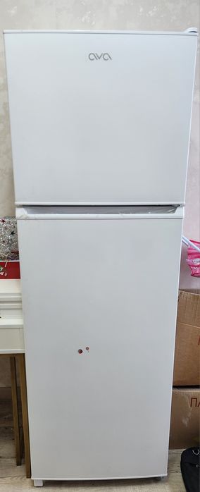 Продам холодильник Ava