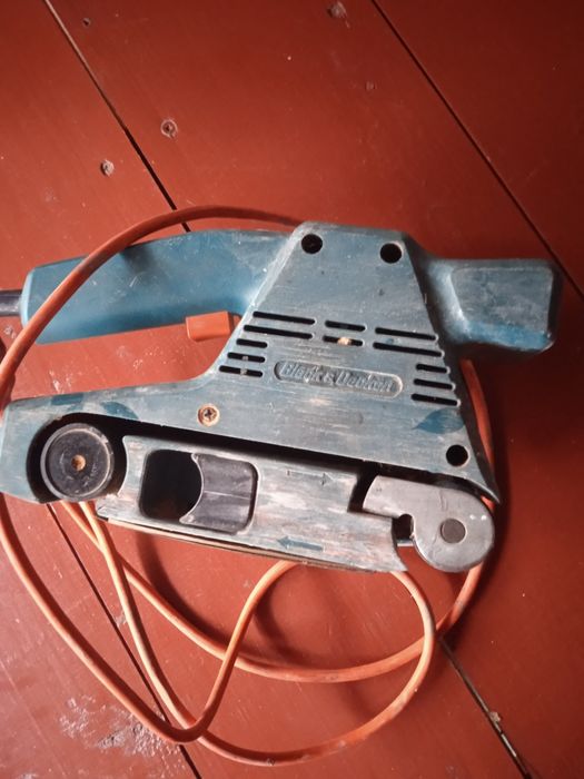 Vând șlefuitor de parchet Black&Decker