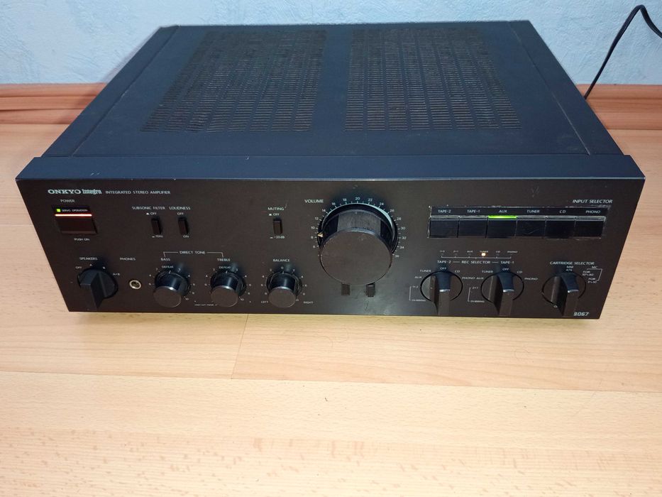 Стерео усилвател Onkyo integra A-8067