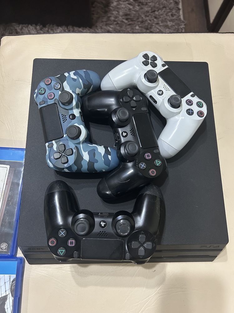 PS4 , 4 controler, 14 jocuri