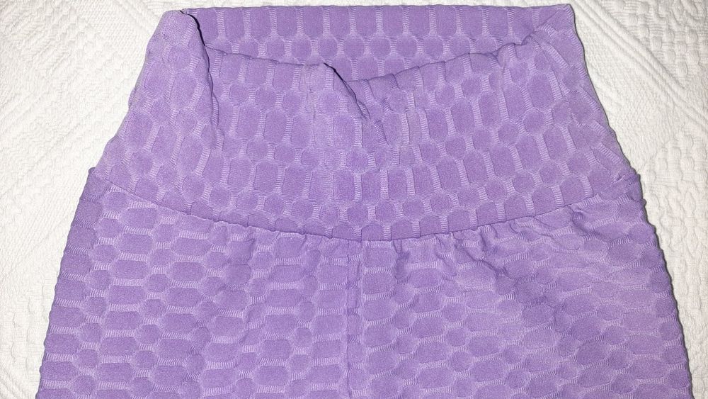 Colanti sport de culoare mov marimea S,noi fara eticheta.
Dim.talie 28