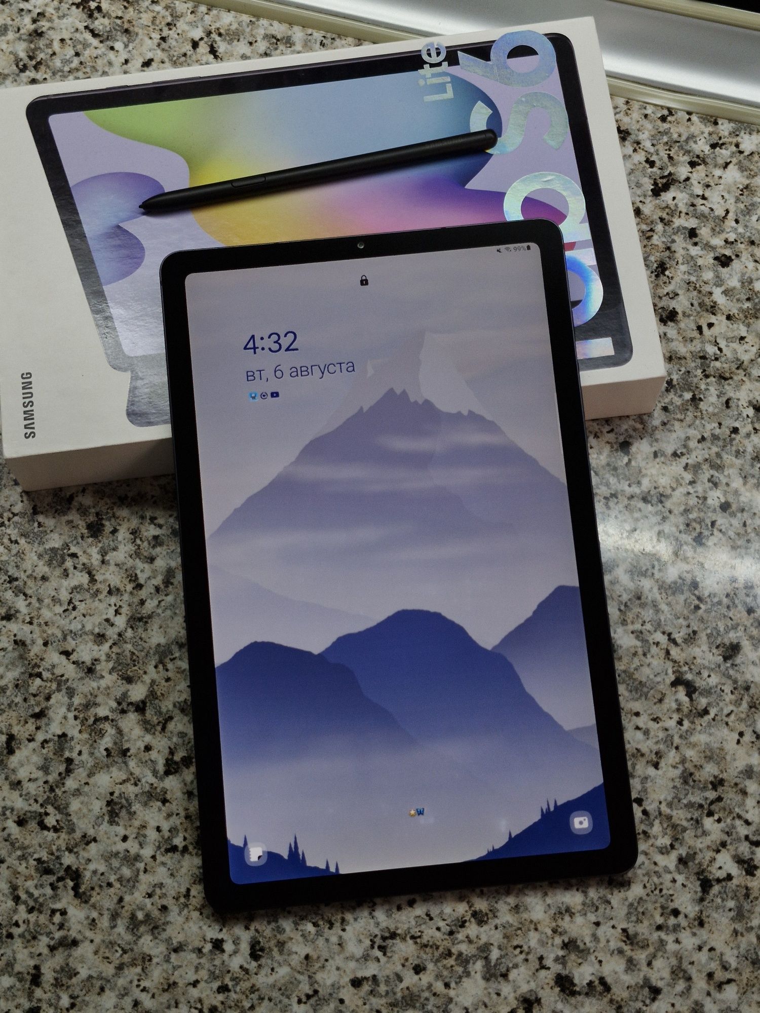 продам Galaxy Tab S6 lite с чехлом и полным комплектом.