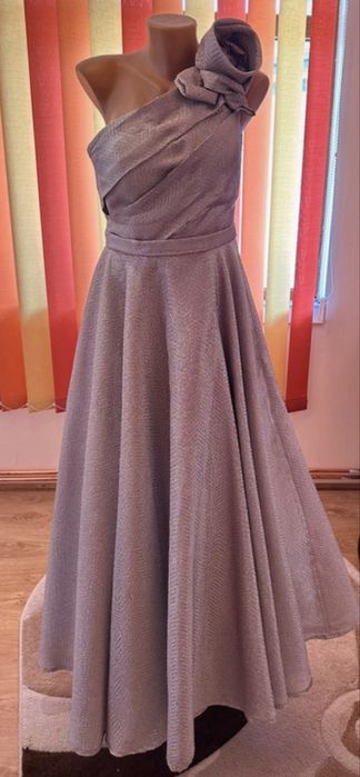 Rochie eleganta nasa, marimea 40. Rochia se preda personal in Ploiesti