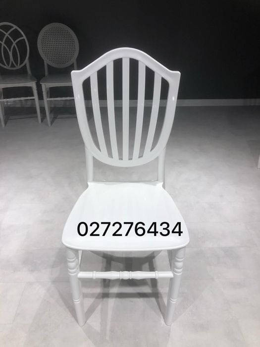 Scaune evenimente CHIAVARI 41 lei+tva