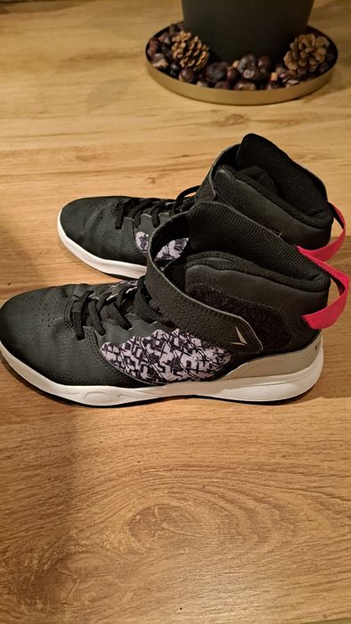 Adidasi de baschet marimea 38