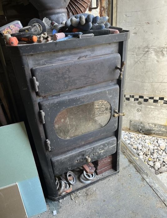 Уникална възможност! Продавам печка „Пирин“ с нова лира!

Зимата идва