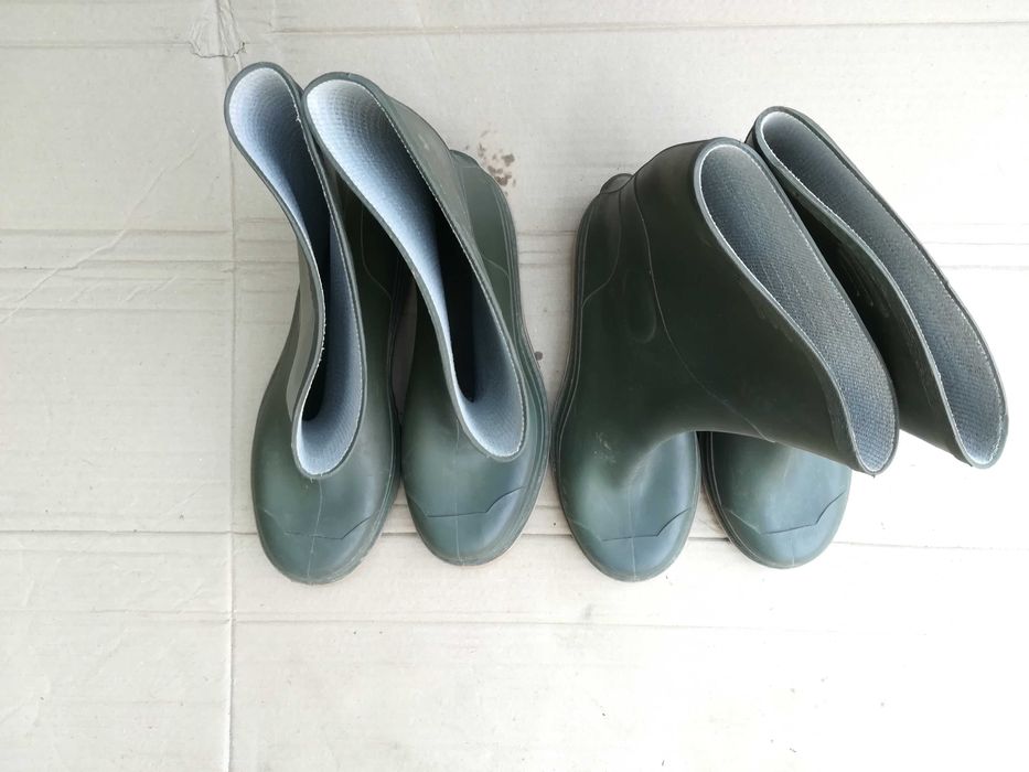 Cizme noi de cauciuc marimea 44 / 25 ron