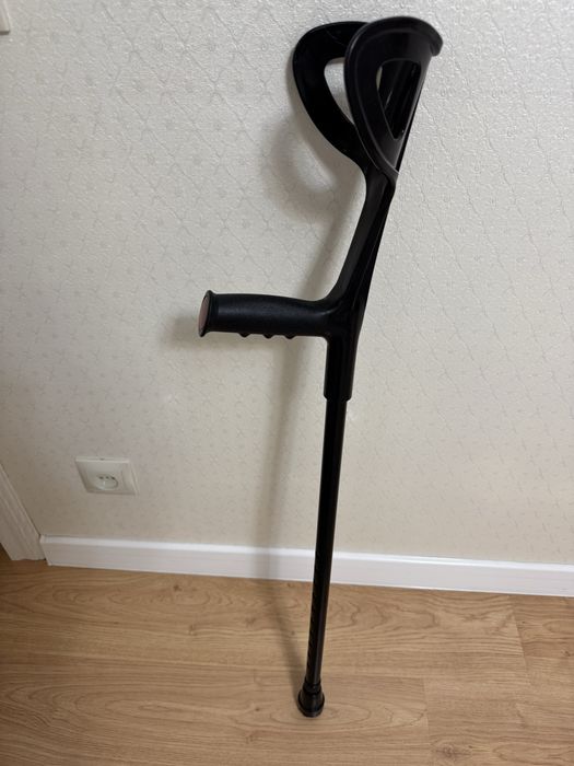 Продается костыль локтевой. 82-115см.