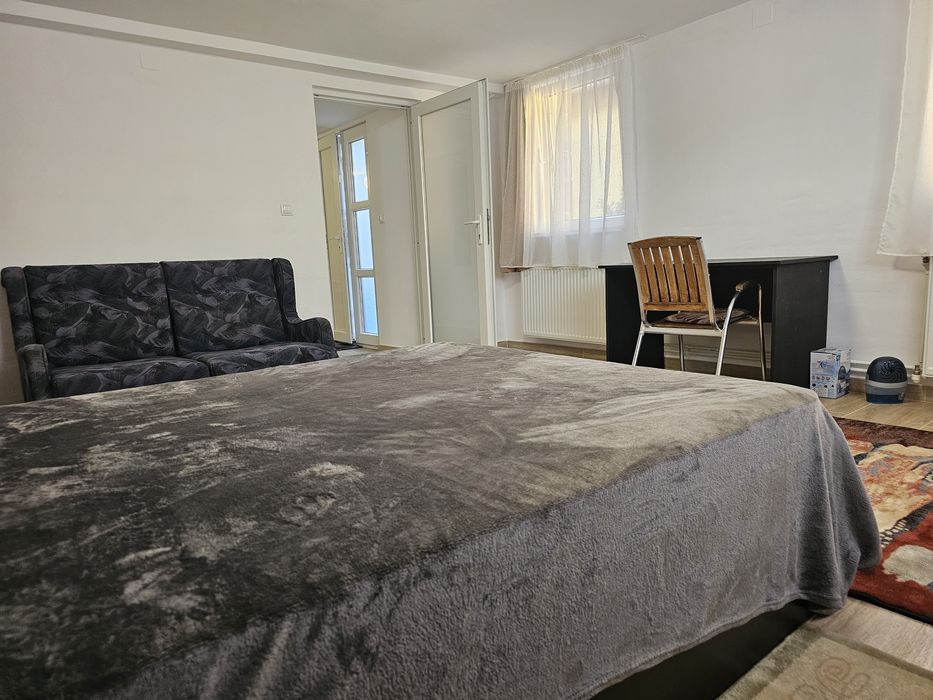 Inchiriez apartament la casa, 75 mp