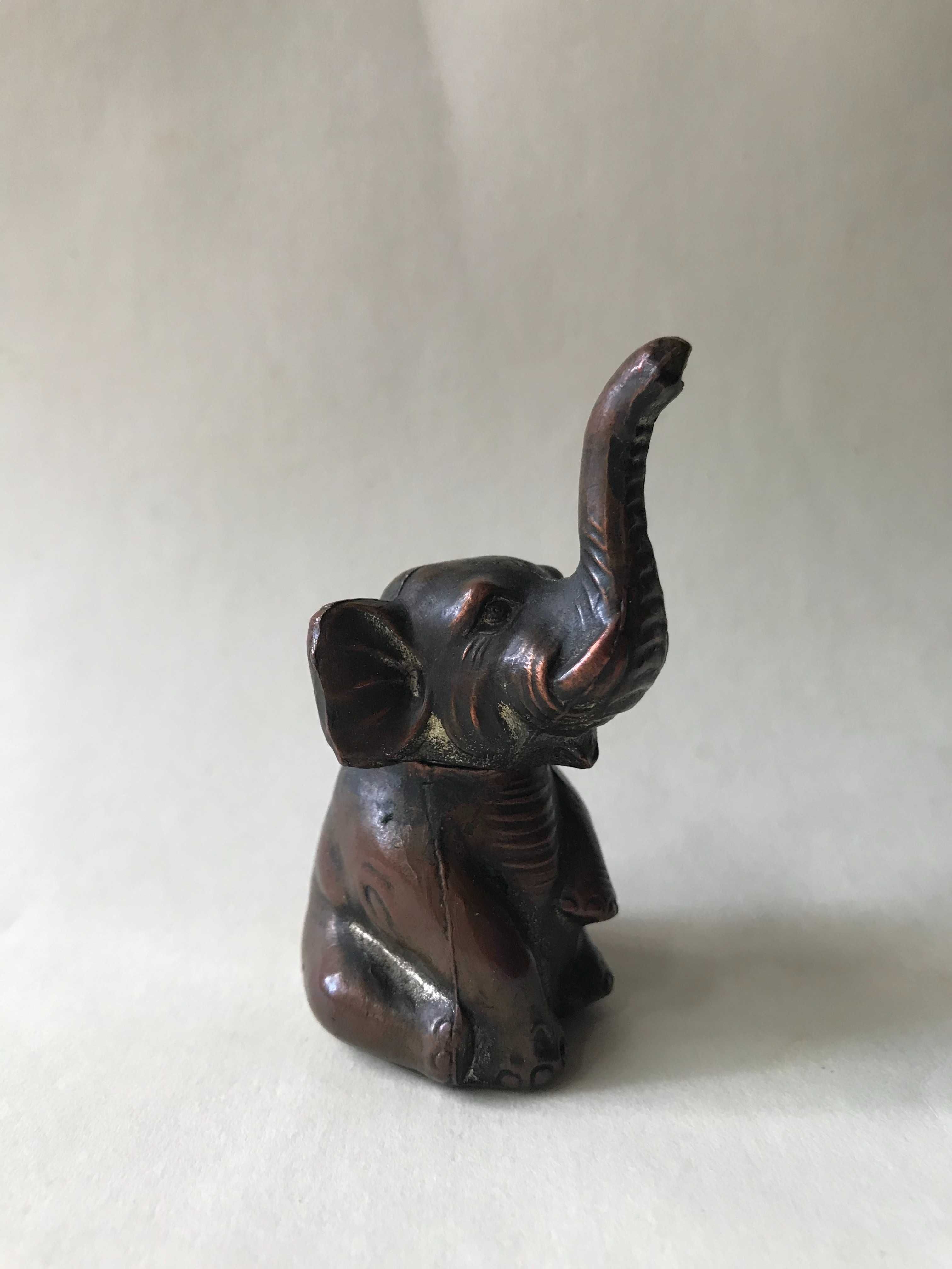 Редчайшая старинная зажигалка бензиновая