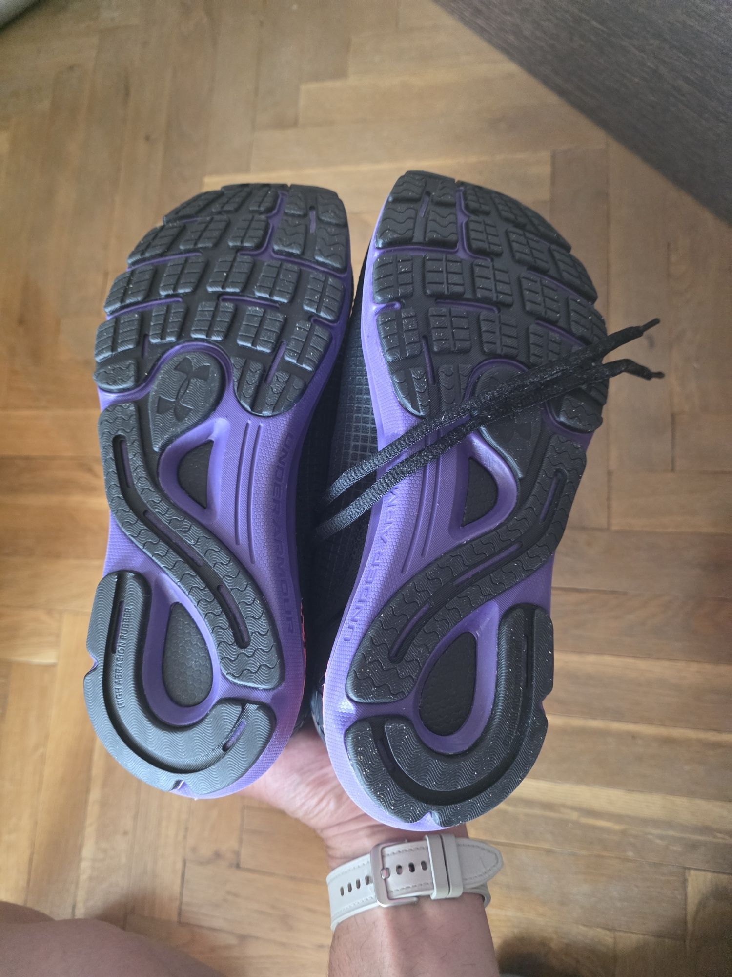 Маратонки Under Armour-42,5
