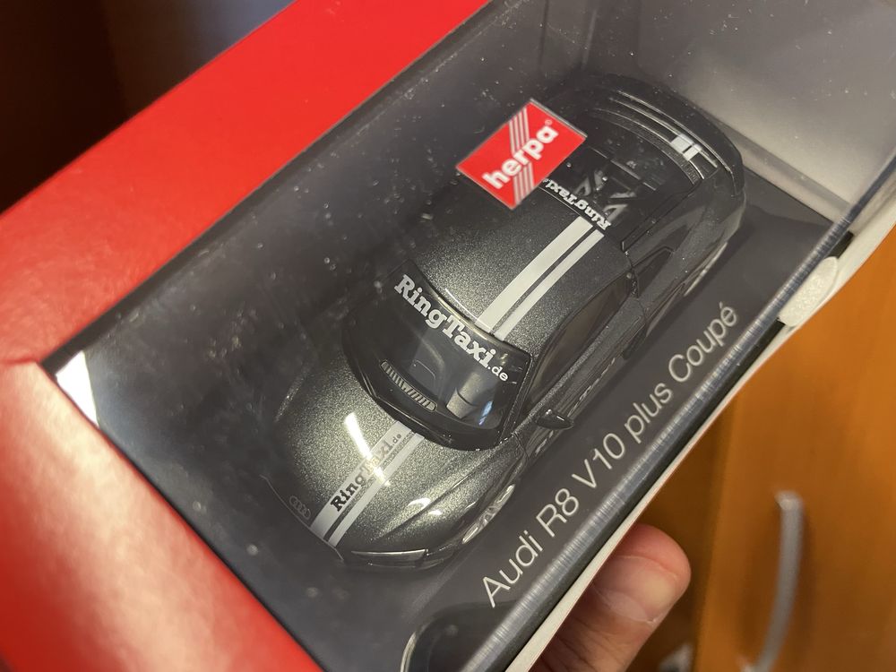 1:43 Audi R8 V10 Plus - Ring Taxi - Herpa