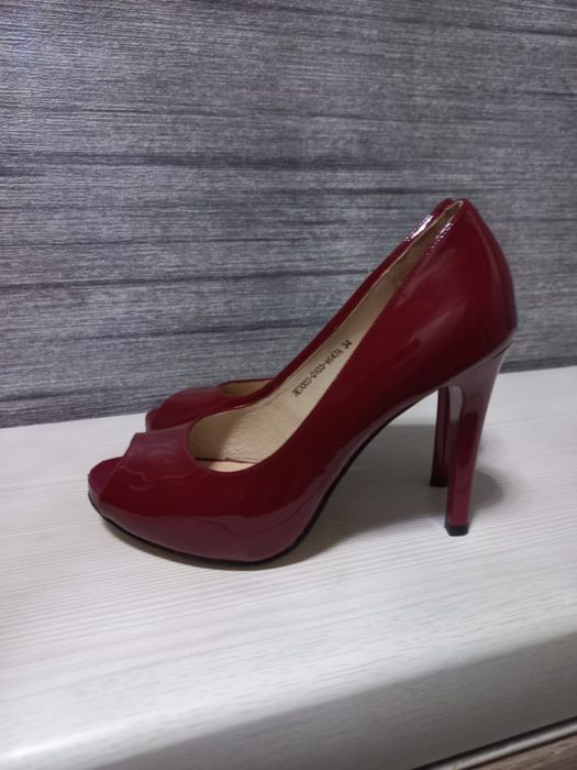 Женская обувь (туфли, красовки)