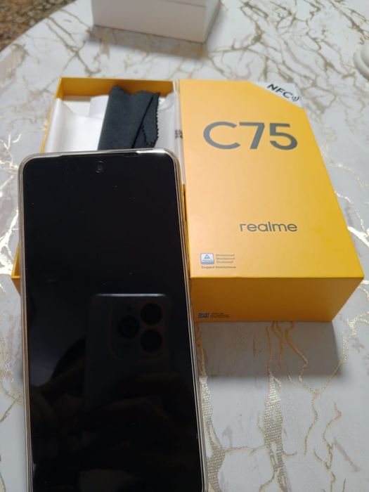 Продам телефон обсолютно  новый realme C75